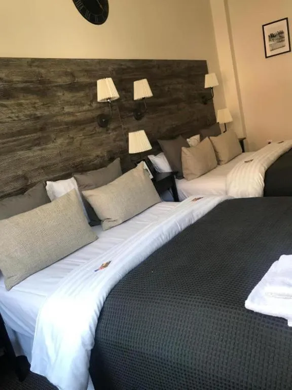 Quadruple Room with Shared Bathroom